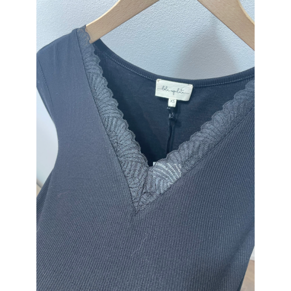 Top à décolleté V en dentelle Lola Espeleta.